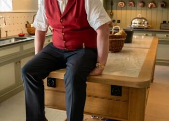 Niklas Nikolajsen: Crypto millionaire opens his 1.7 million kitchen in Zug