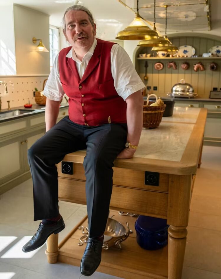 Niklas Nikolajsen: Crypto millionaire opens his 1.7 million kitchen in Zug
