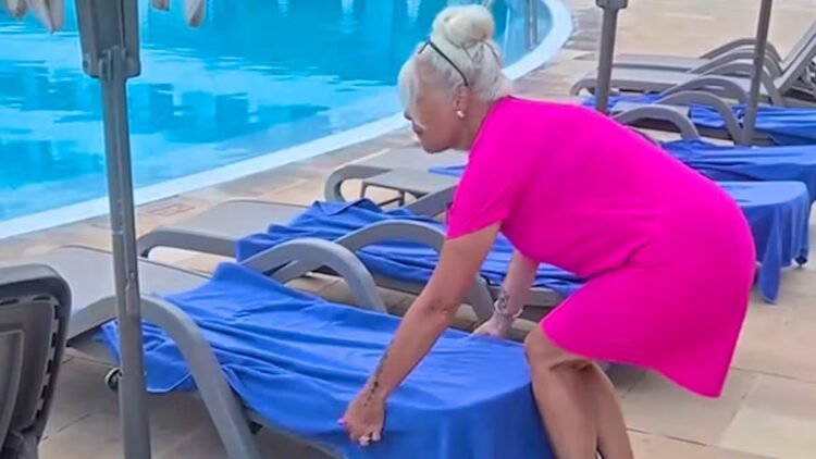 00:39TenerifeRachael takes radical action against Tüechli reservations at the pool2042