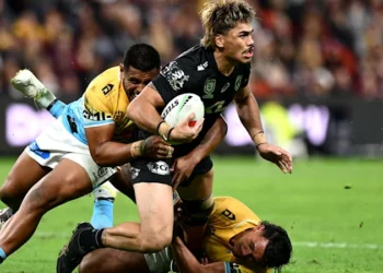 Brisbane Broncos vs Gold Coast Titans: Defending premiers suffer fifth-straight defeat after Keano Kini’s late heroics