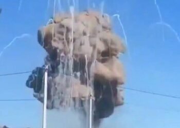 VIDEO: Deafening explosion near a Russian city: the pressure wave tore up buildings and gave people concussions – World – News