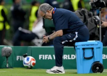 Marcelo Bielsa and his traumatic departure from Uruguay: a fracture that deepened the fall