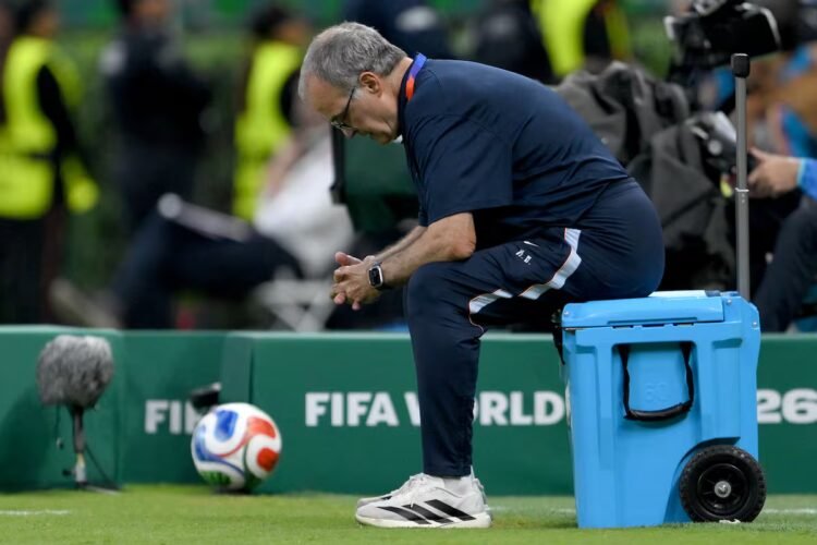 Marcelo Bielsa and his traumatic departure from Uruguay: a fracture that deepened the fall