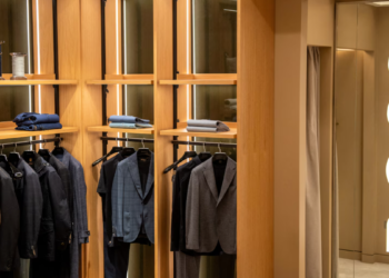 Fashion giant is being sold: 2 billion euro offer from British billionaire