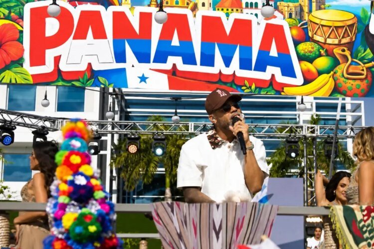 Boza represents Panama in the inaugural Telemundo World Cup parade