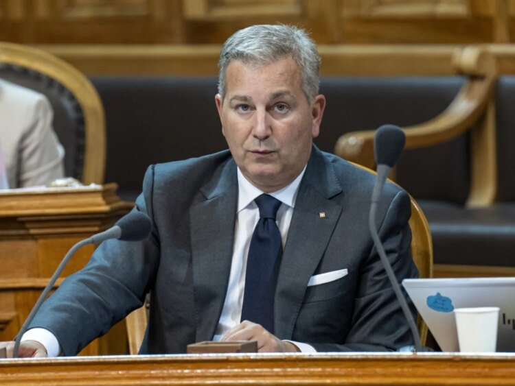 Swiss parliament backs criminal record checks for foreign permits