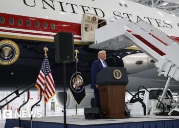 Trump unveils Qatari luxury jet for Air Force One fleetThe refurbished Boeing 747-8 will be used to transport the US president once it completes a final test phase.4 hrs agoWorld
