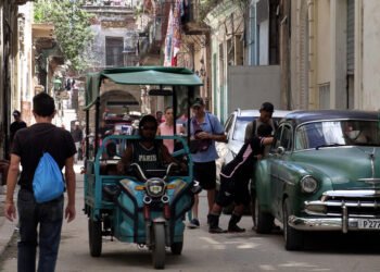 Cuba approves group of reforms to liberalize the economy