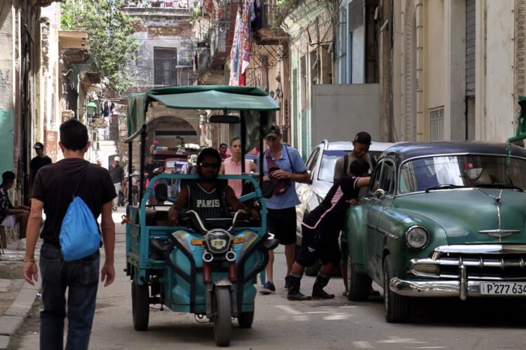 Cuba approves group of reforms to liberalize the economy