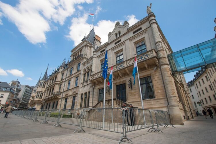 30,000 people affected: Opposition calls for more transparency around self-employment reforms