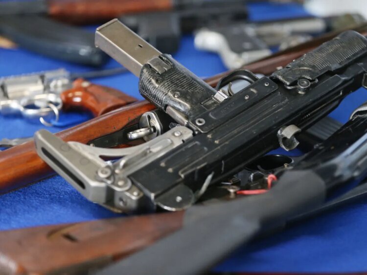 Swiss police help break up Europe-wide arms smuggling ring