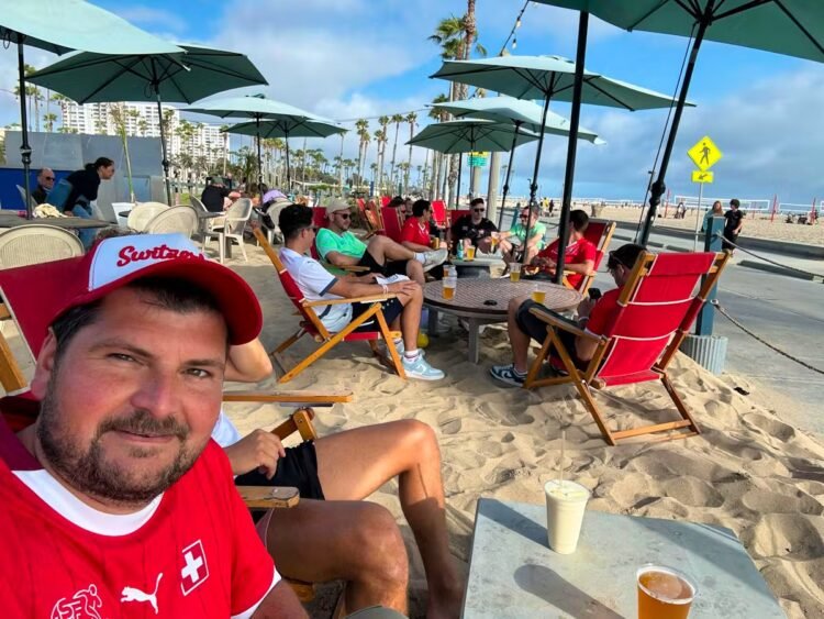 News tickerParty ticker from LA and ZH “The night is still young”: Nati fans celebrate their first World Cup victory01:5919. JuneGoodnight00:3819. JuniNati fan is already looking forward again00:1019. June«The night is still young»1524684