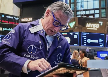 Markets today: Wall Street rebounds, Intel surges as Trump announces Apple deal, ASX slides