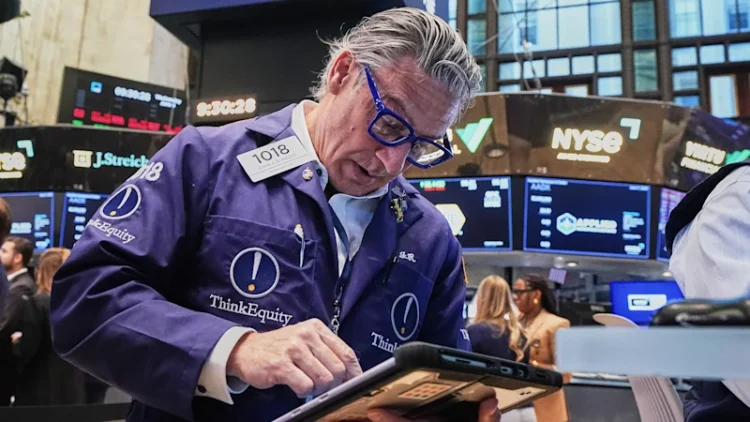 Markets today: Wall Street rebounds, Intel surges as Trump announces Apple deal, ASX slides
