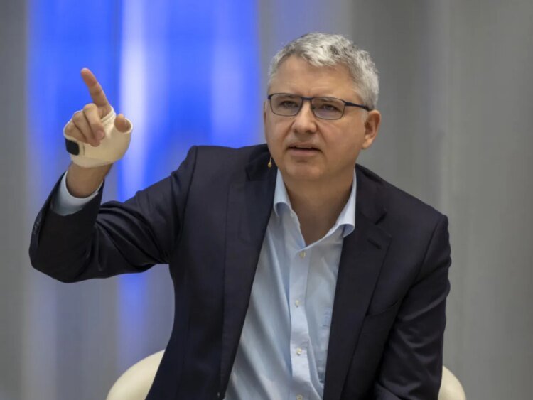 Roche chair compares US tariff policy to ‘blackmail’