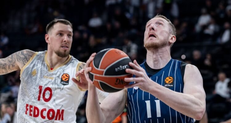 Anadolu Efes parted ways with the Latvian player