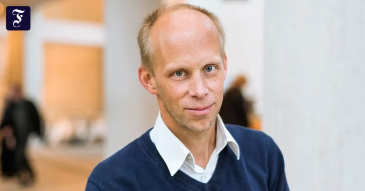 Konstantin Richter receives the German Non-Fiction Prize 2026 for “Three Hundred Men”.