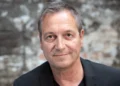 Dieter Nuhr receives Leo Baeck Prize, warning against hatred of Jews
