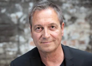 Dieter Nuhr receives Leo Baeck Prize, warning against hatred of Jews