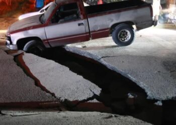Venezuelans search rubble for survivors after 2 strong quakes kill at least 164 | World News
