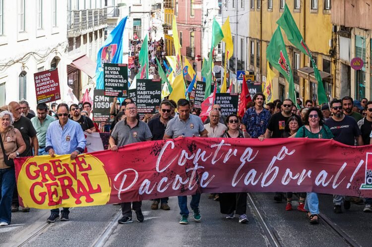 General strike marred by clashes, six detainees and different versions of adherence. Government admits bringing closer positions in labor law