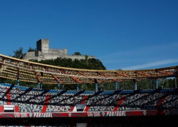 Fan dies minutes before the game between Portugal and Nigeria. FPF says it will “dedicate the first victory to his memory”
