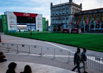 World Cup starts today! Find out where there are giant screens to watch the games