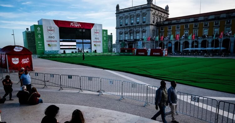 World Cup starts today! Find out where there are giant screens to watch the games