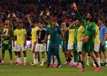 Brazil goes from distrust to optimism, grows in the World Cup and reaches the knockout stage with the dream alive
