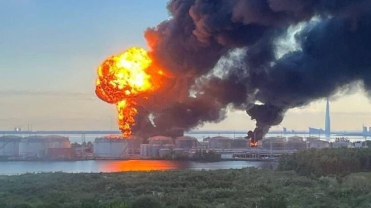 Merciless intervention in front of the eyes of the Russian elite: dozens of drones set fire to targets in St. Petersburg, where Putin is heading – World – News