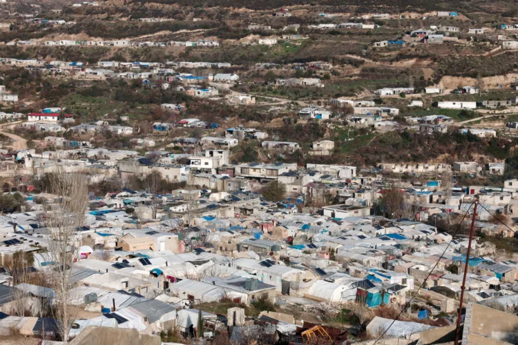 In 2025, the number of displaced people has decreased, but the long-term refugee crisis continues. UNHCR:
