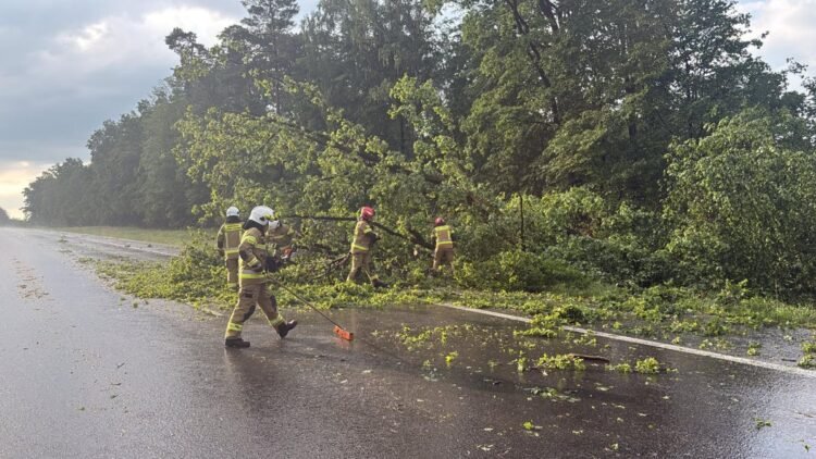 More than two thousand firefighters intervened after heavy rainfall