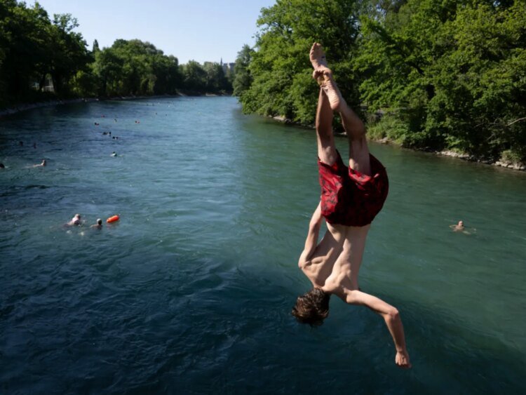 River Aare in Bern breaks June heat record