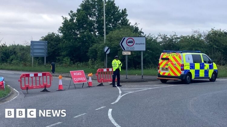 Driver dead and 33 people seriously injured as Bedford train crash declared major incidentThe crash, which happened at about 17:15 BST, has left almost 90 people hurt.1 hr agoBeds, Herts & Bucks