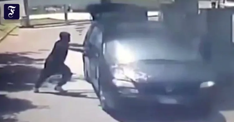 Italy: Five men locked in car and set on fire