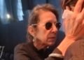 Video: the moment when Indio Solari’s widow comforted a fan during the wake