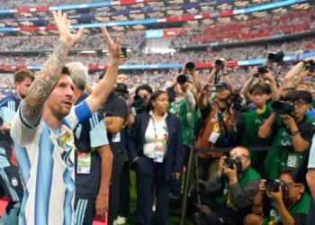 Messi buried the week of rumors and blossomed as the top scorer in World Cup history