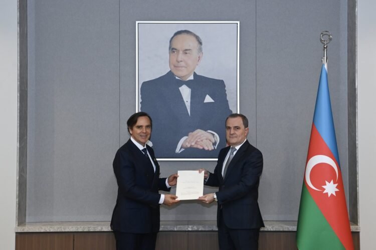 New Brazilian ambassador issues copy of credentials to Azerbaijani FM (PHOTO)