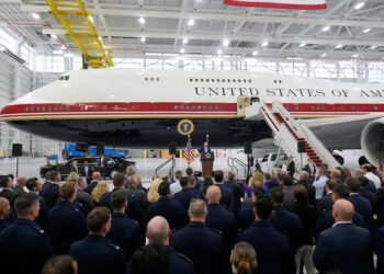 Trump presented a new $400 million plane donated by Qatar