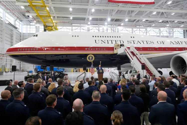 Trump presented a new $400 million plane donated by Qatar
