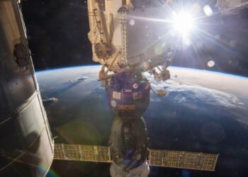 Morning paper – Astronauts allowed to return to station, one crack still unsealed