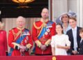 To celebrate on the streets of London, Princess Kate chose a light blue combination and a detail that belonged to Princess Diana
