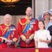 To celebrate on the streets of London, Princess Kate chose a light blue combination and a detail that belonged to Princess Diana