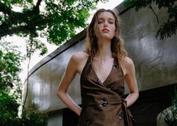 We found the viral set from TikTok in Zara: elegant cut and silky material are a winning combination