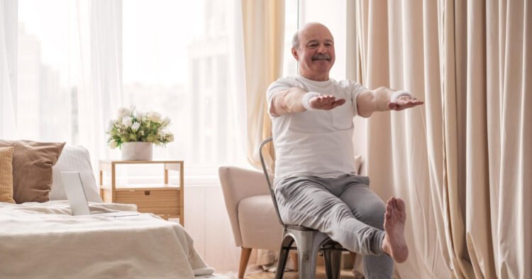 Physiotherapist recommends: Five exercises on a chair that after 60 strengthen the stomach, balance and posture