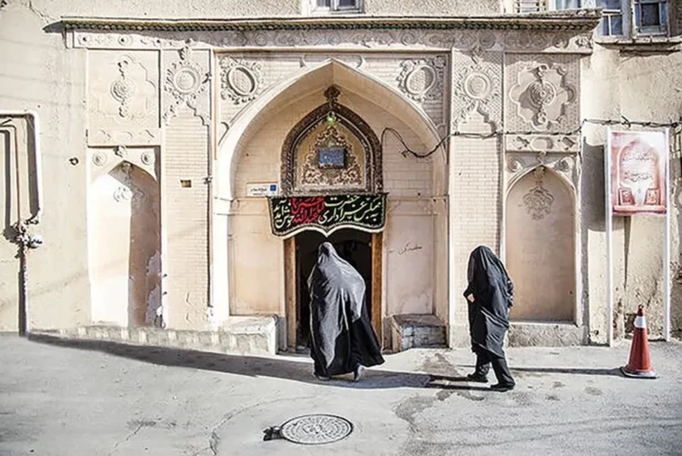 Houses that are alive with fasting