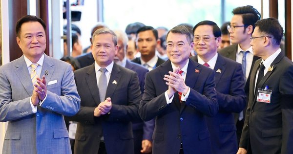 Hanoi provides platform for Thai, Cambodian PMs to voice commitment to peace