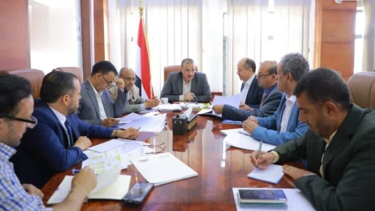 A meeting in Sanaa discusses the executive matrix of the Ministry of Economy’s plan – Al-Thawra Net