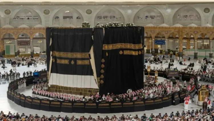 The Holy Kaaba is decorated with a new covering