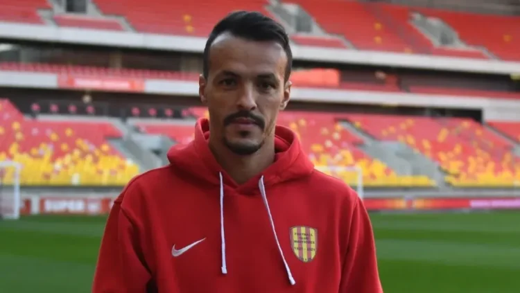 A former international suggests new employment for Mahrez